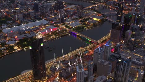 Victoria-Bridge-And-Riverside-Expressway-Lights-Up-In-Brisbane-City,-Queensland,-Australia