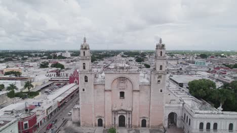 aproximacion aerea a la catedral de merida san ildefonso