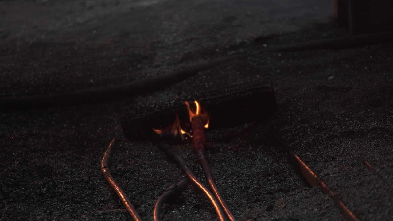 산업 환경에서 목재를 태우는 것