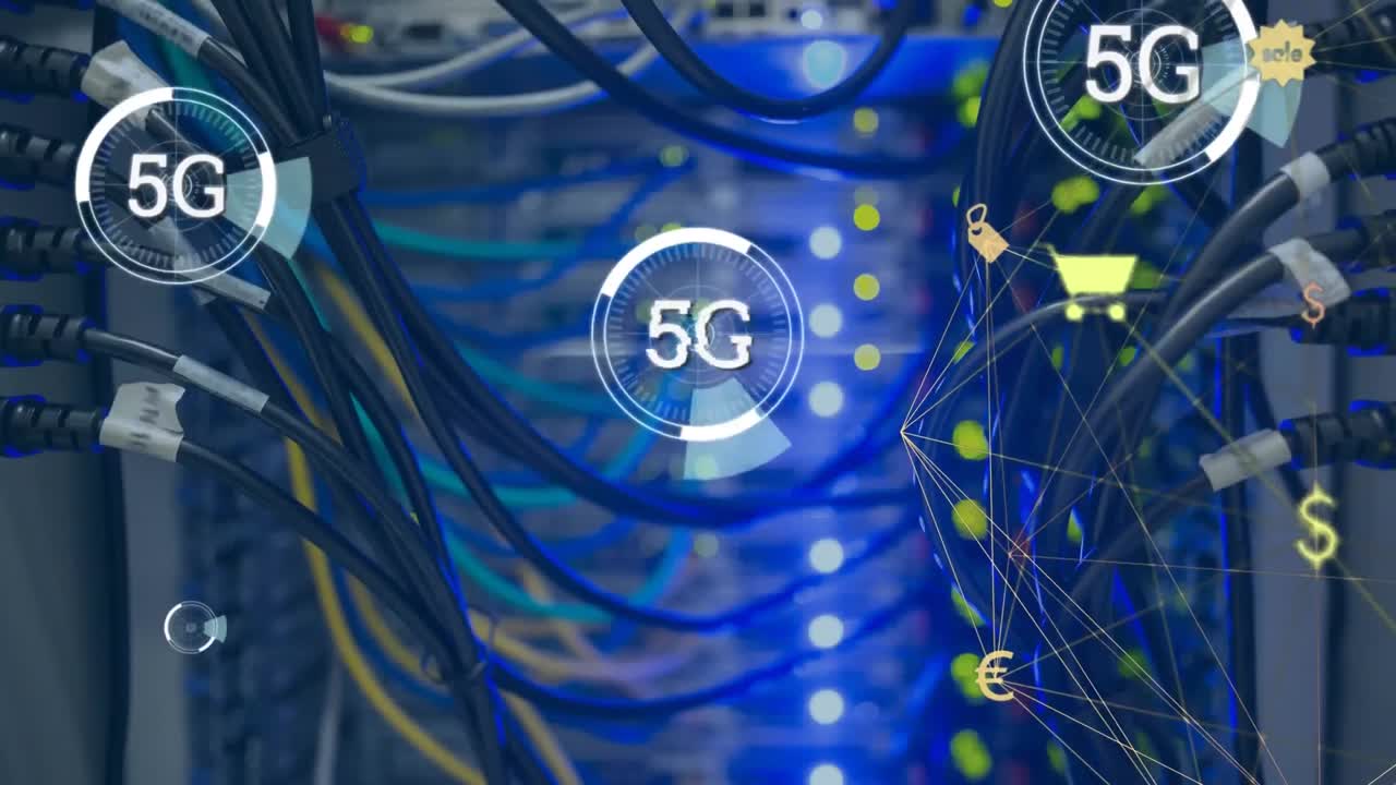 animación de múltiples banners de texto 5g y símbolos de bitcoin contra el primer plano del servidor de la computadora.