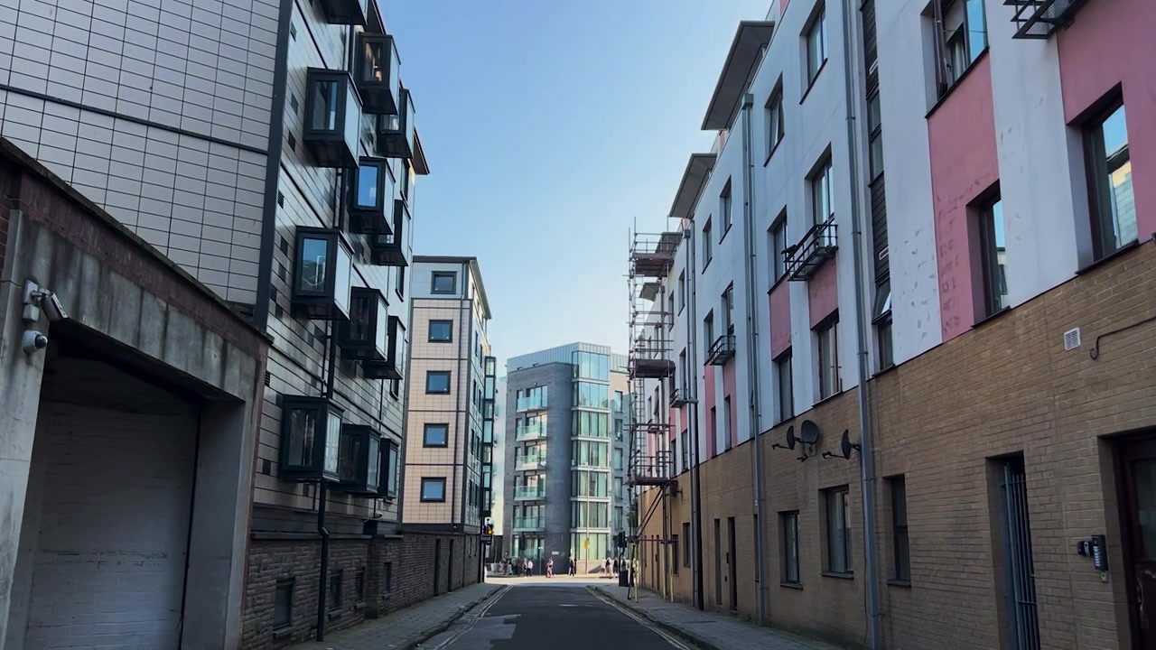 Passeggiata nel vicolo posteriore di Bristol City