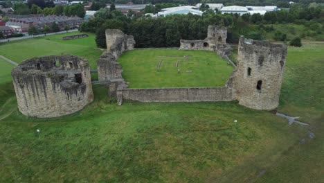 Castillo-De-Pedernal-Galés-Medieval-Costero-Militar-Fortaleza-Ruina-Vista-Aérea-Lento-Tiro-Giratorio-A-La-Izquierda