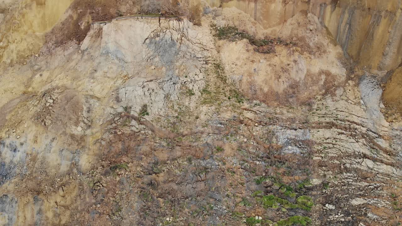 gran deslizamiento de tierra costera en la playa de seatown