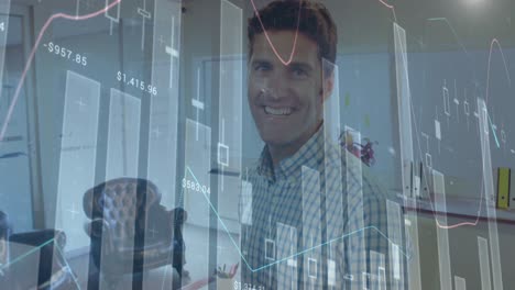 animación del procesamiento de datos financieros sobre el empresario caucásico