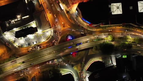 Hyperlapse-Luftdrohnenansicht-Des-Verkehrs-Auf-Der-Autobahn-San-Pedro,-Costa-Rica