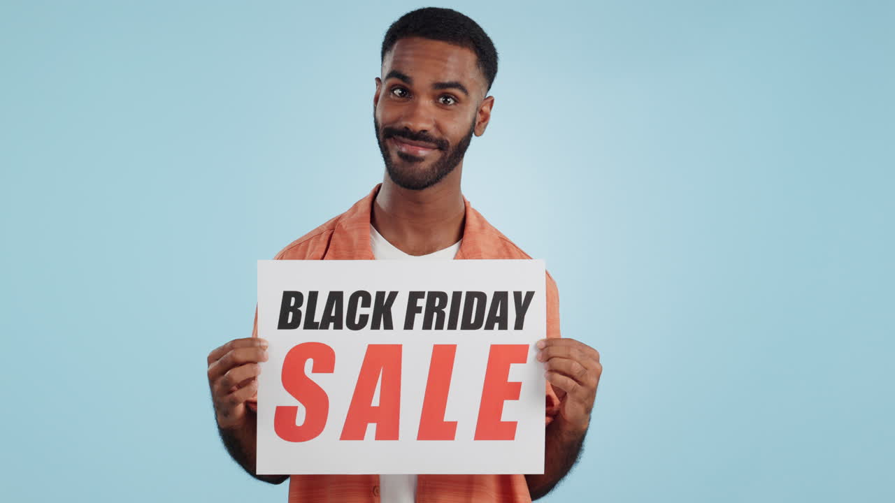 Poster saldi Black Friday, uomo felice