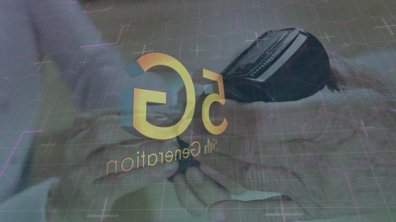 animación de 5g texto de quinta generación sobre mujer usando terminal para pago en segundo plano