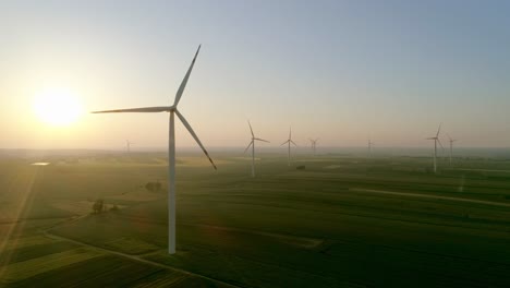 Vista-De-Drones-De-Turbinas-Eólicas-Al-Atardecer