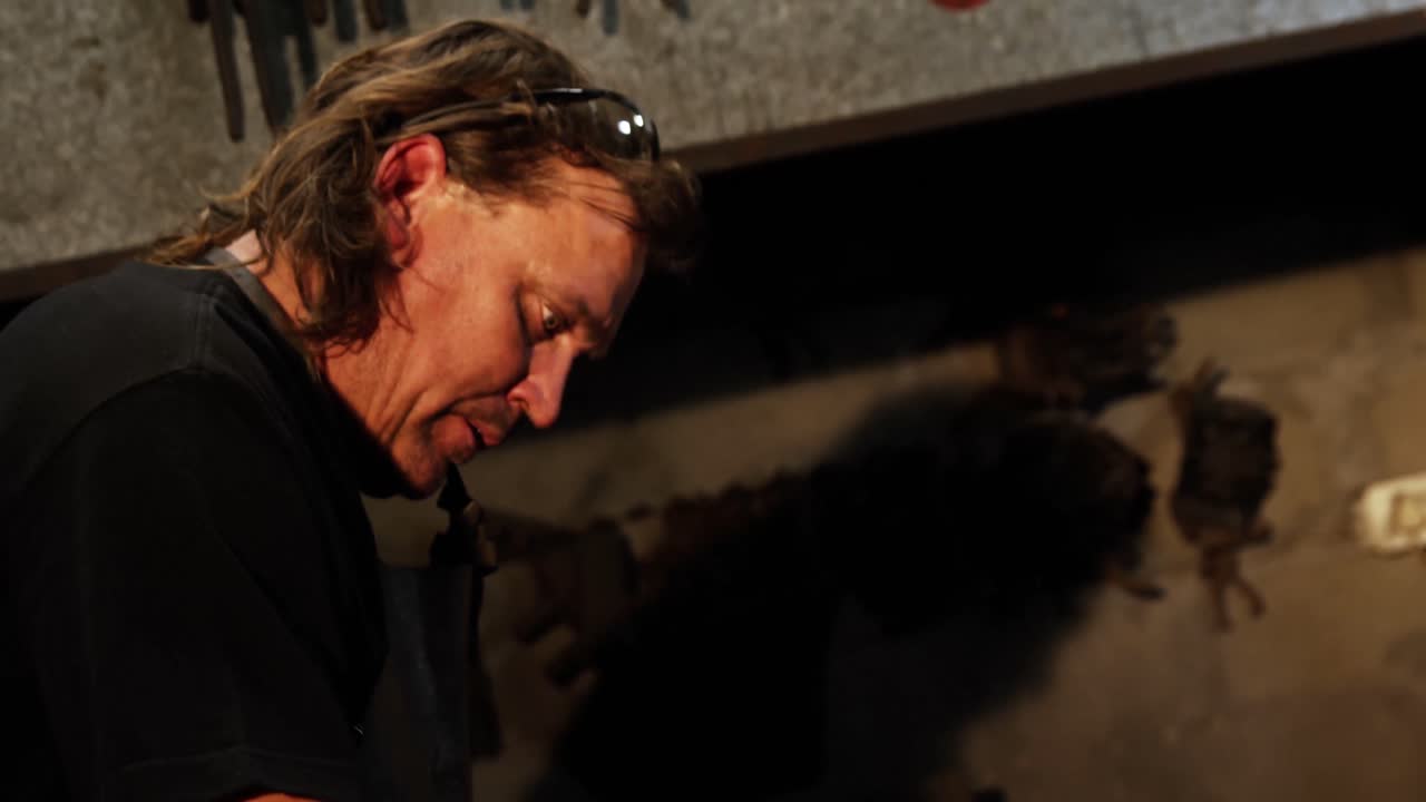 작업실 에서 일 하는 도자기