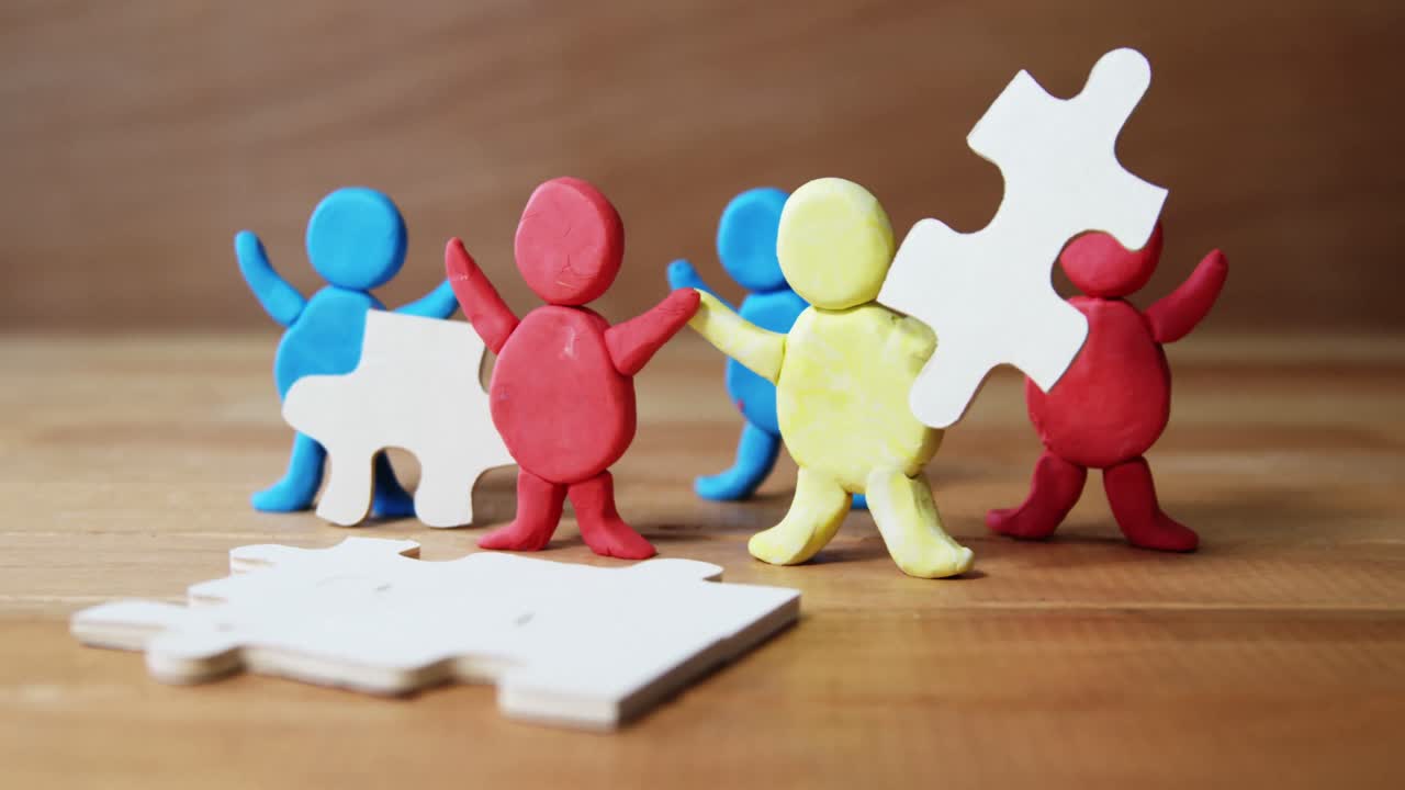 jigsaw 퍼즐을 가진 동상