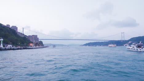 Blick-Auf-Den-Bosporus.-Blick-Auf-Istanbul-Vom-Meer-Aus.