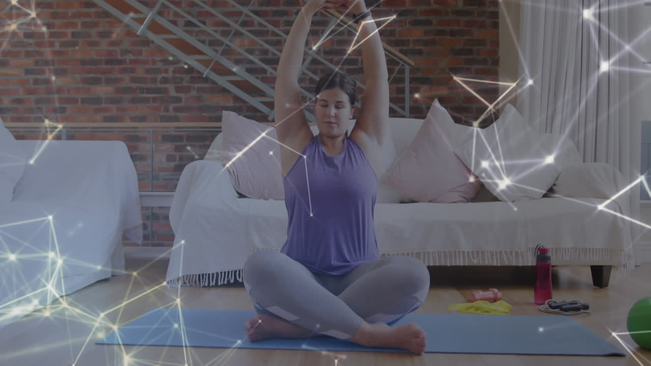 animación de la red de conexiones sobre la mujer practicando yoga en casa