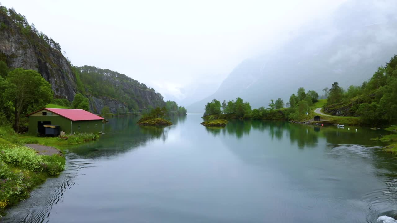 Alam indah Norwegia, pemandangan alam Danau Lovatnet