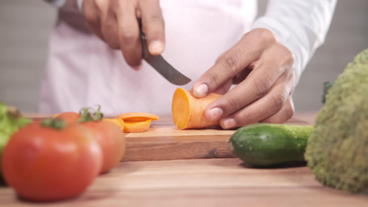 야채를 준비하는 것