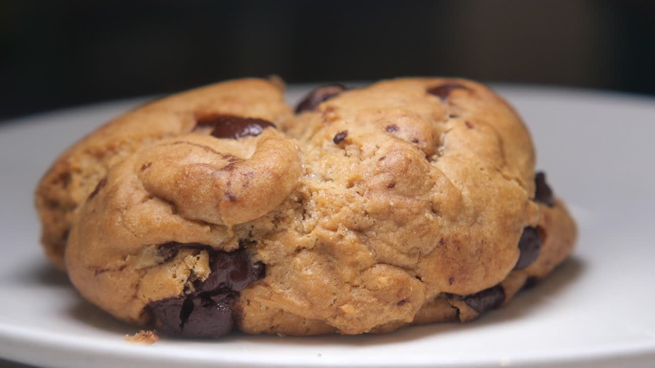 primer plano de una galleta de chocolate