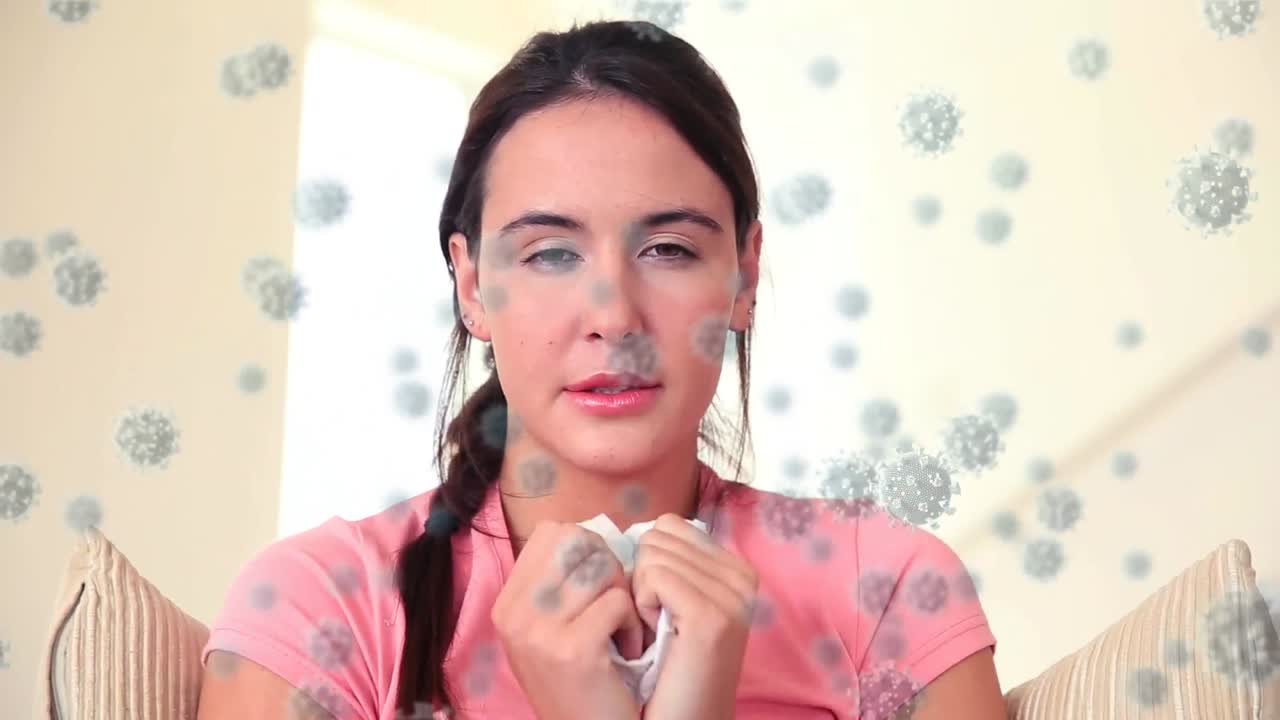 코로나 19 세포의 애니메이션 병든 여성이 조직을 사용하여 코를  ⁇ 고 있습니다.