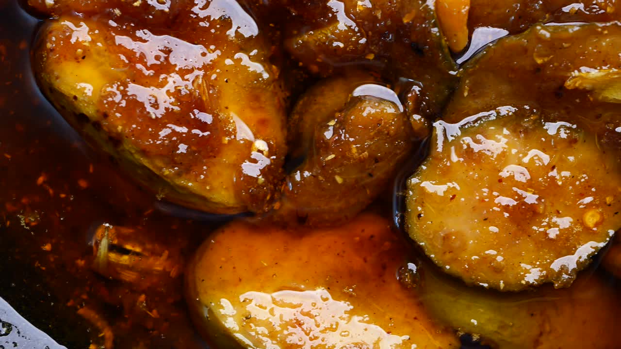 un primer plano de un pepinillo indio picante