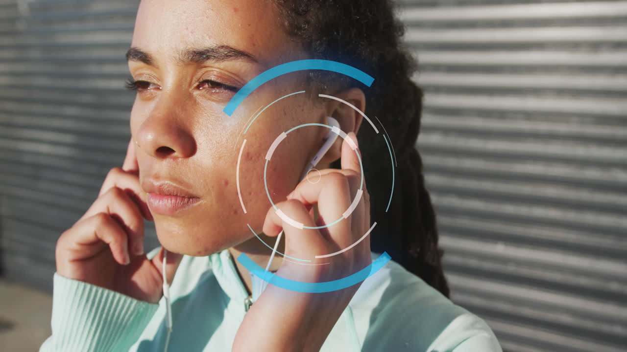 animación de escaneo de alcance sobre mujer biracial con auriculares