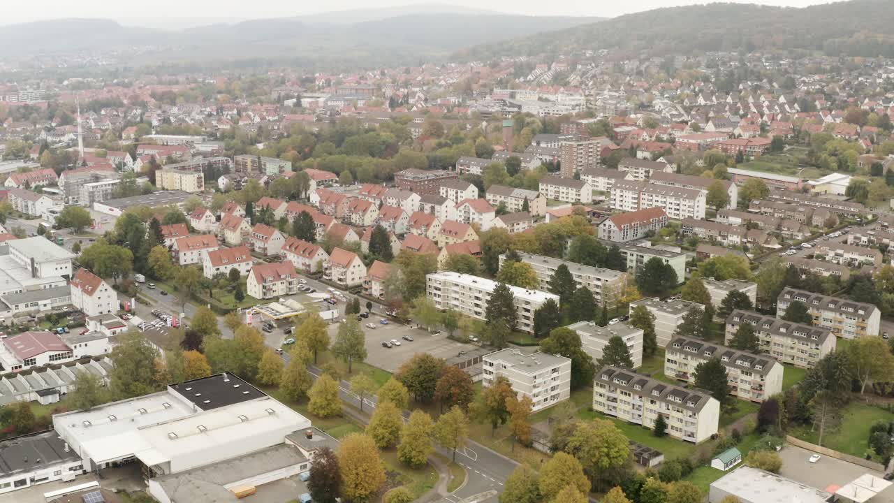 Drohnenaufnahmen des Stadtzentrums Northeim in Niedersachsen, Deutschland, Europa.