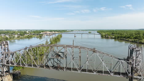 puentes sobre el río arkansas cerca del parque lee creek en arkansas