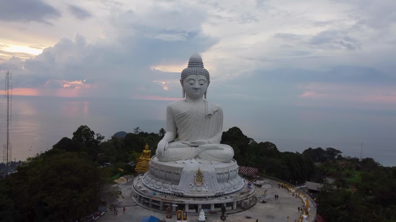 gran templo de buda en phuket, tailandia