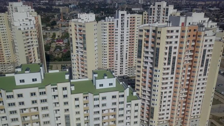Uma cidade é um grande assentamento humano.