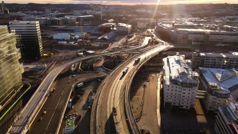 Trams-Travelling-At-Gotaalvbron,-Gota-Alv-Bridge-During-Sunset-In-Gothenburg,-Sweden