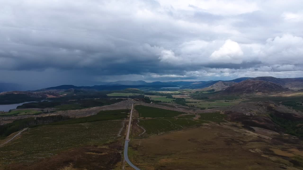 toma panorámica del paisaje de las tierras altas escocesas