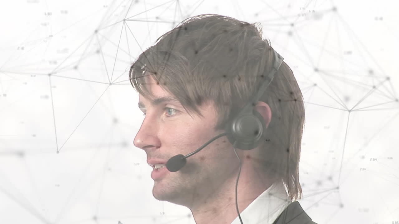 Animazione di rete ed elaborazione dati su un uomo d'affari che usa un auricolare telefonico, su sfondo bianco.