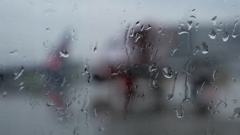 Un-Primer-Plano-De-Una-Ventana-Humeante-Del-Aeropuerto