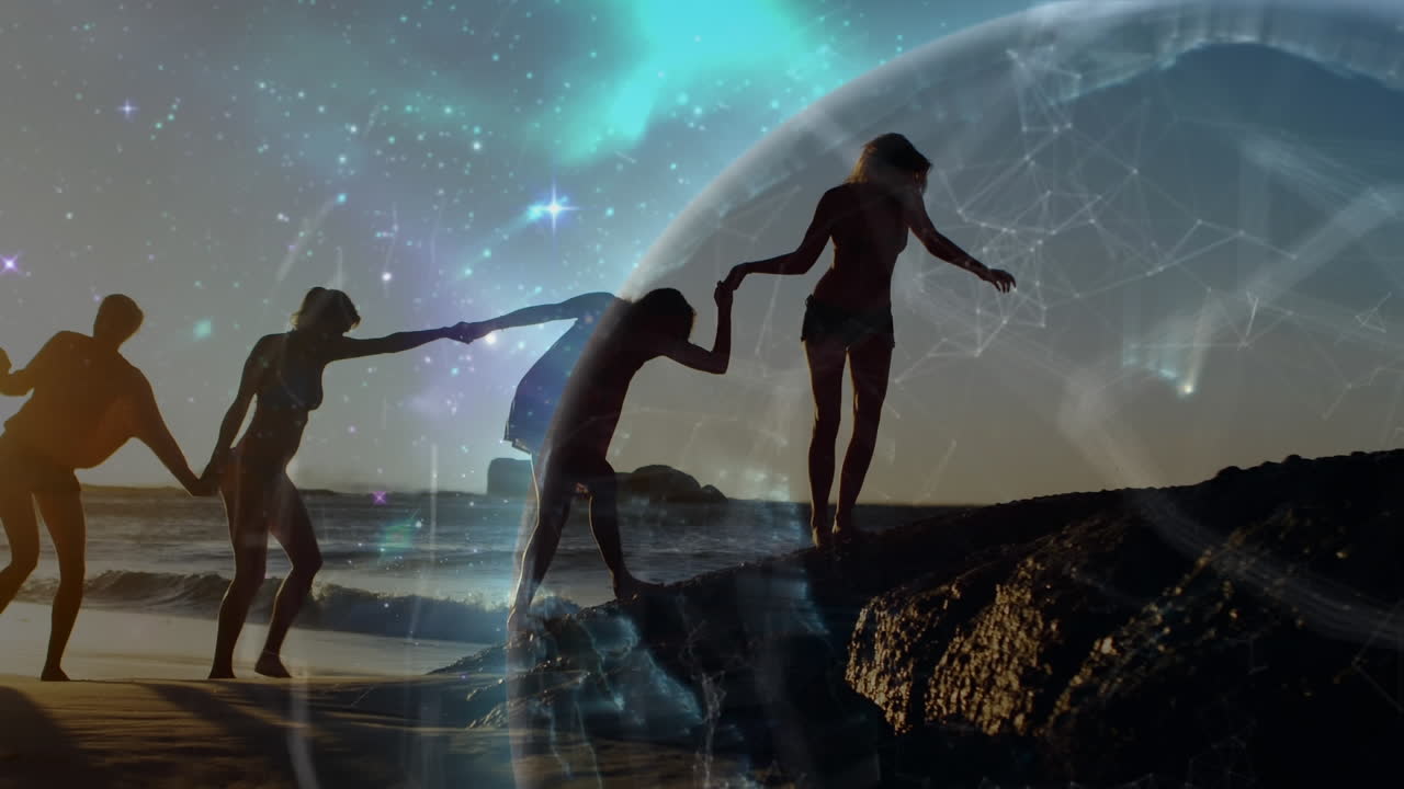 анимация светящейся глобальной сети над подругами, держащимися за руки, гуляющими по пляжу на закате
