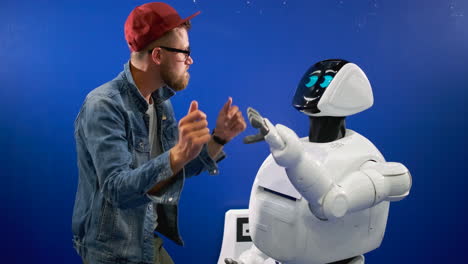 interacción entre el hombre y el robot