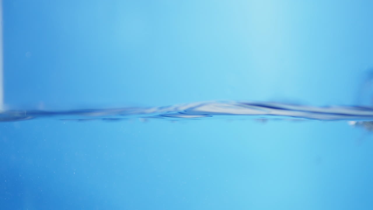 파란 물 표면 파동
