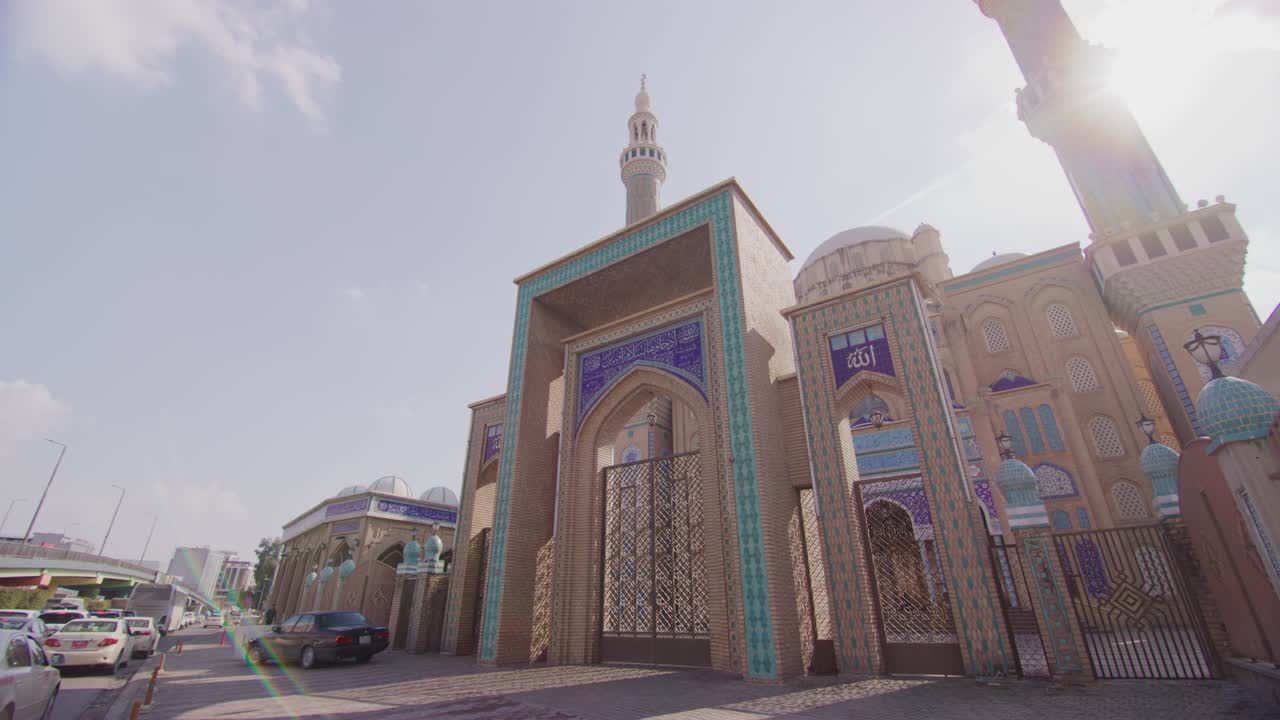 la hermosa mezquita de jalil khayat con llamarada de lente en erbil, iraq