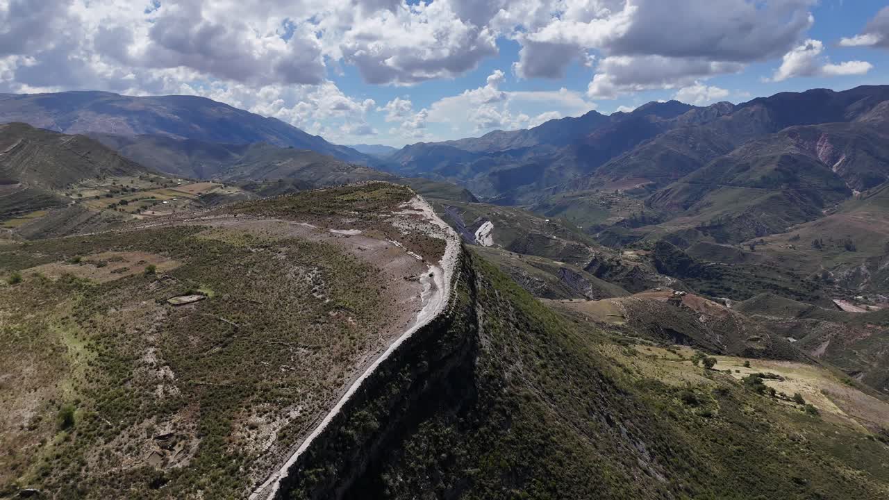sucre bolivia caminata paisajes sudamericanos drone vista aérea de las montañas naturaleza