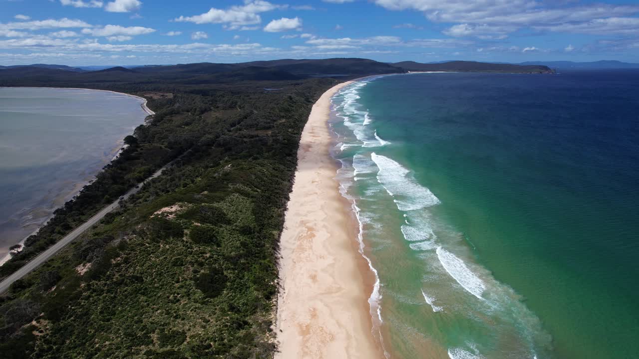 Bruny Island - Neck Reserve and Beach in Tasmania, Australia - Scatto aereo