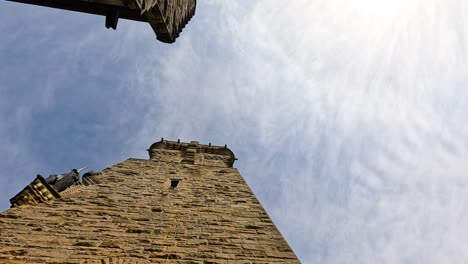 vista hacia arriba del monumento histórico