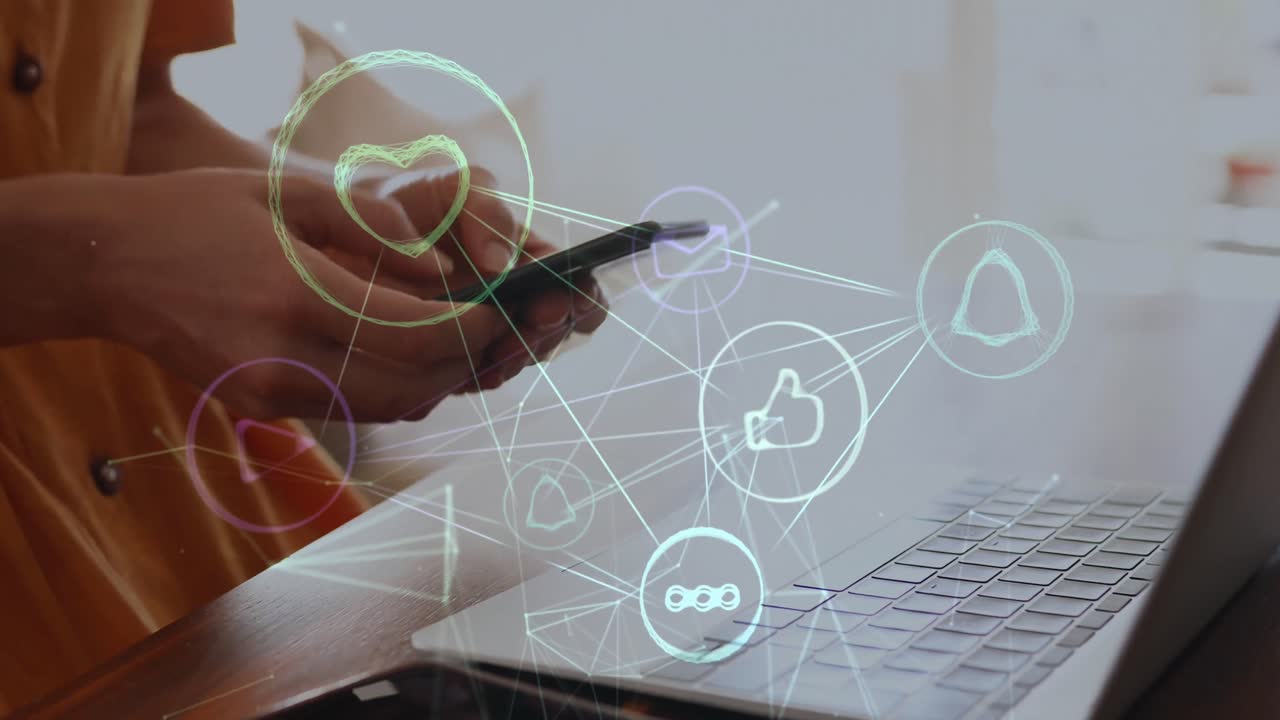 animación de una red de conexiones con iconos de los medios sobre una mujer caucásica usando una computadora portátil