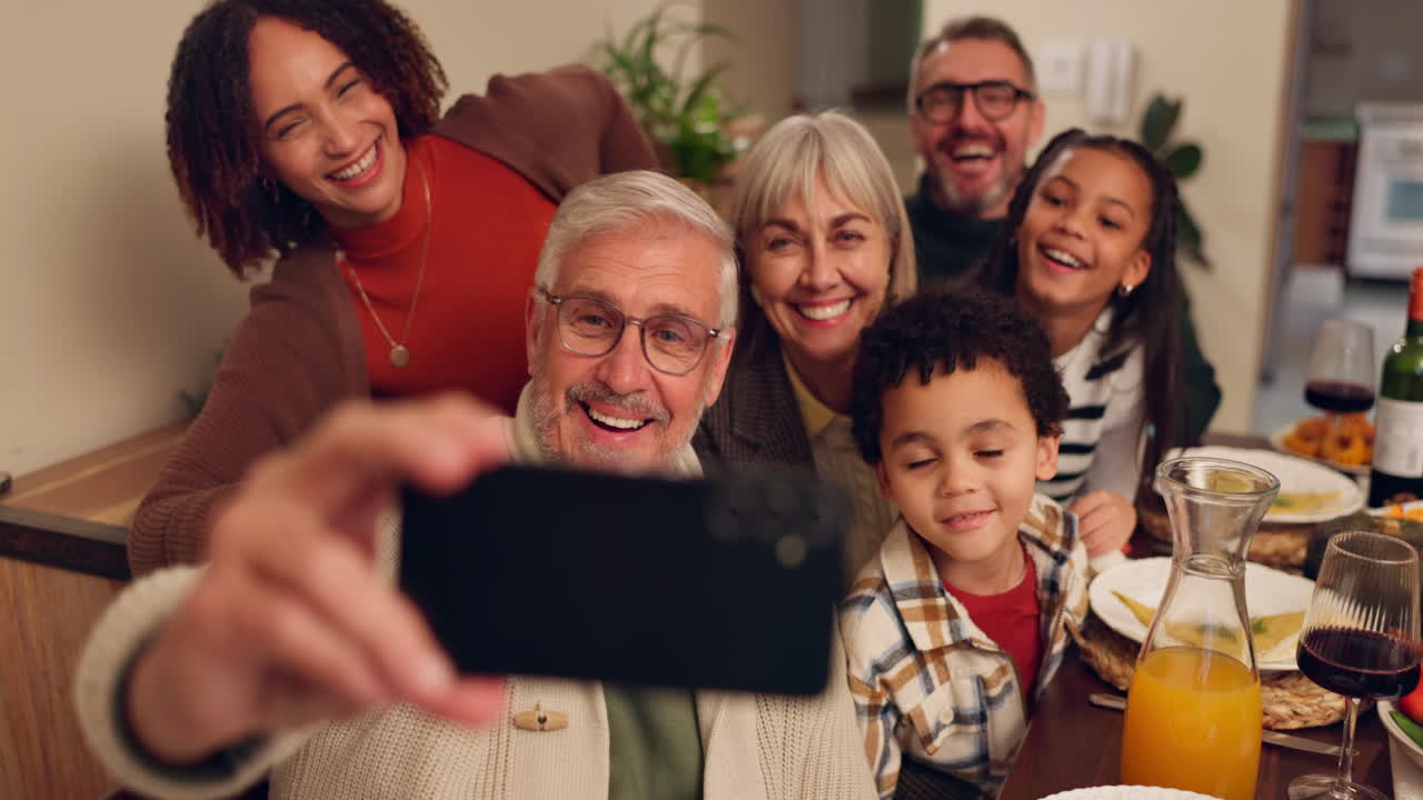 Family taking a selfie together at a dinner table