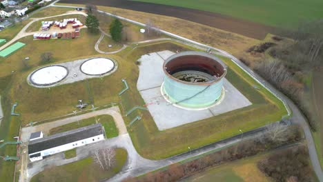 aerial view of external floating-roof tank, petroleum storage tank