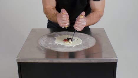 haciendo postre de hielo afeitado