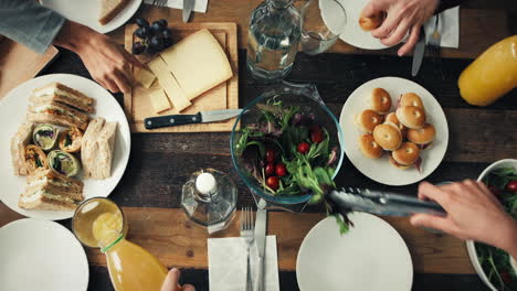 Ven-Por-La-Comida,-Quédate-Por-Las-Amistades