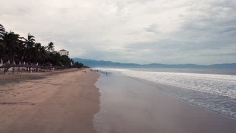 Video-showcasing-the-beach-of-Puerto-Vallarta,-featuring-incredibly-clear-and-crystal-like-waves