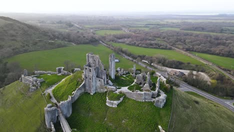 Luftpanorama-Rundblick-über-Die-Burgruinen-Von-Corfe-In-Der-Grafschaft-Dorset,-England