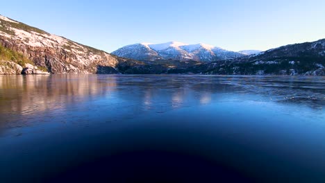 paseos en bote por los fiordos que rodean bergen, noruega