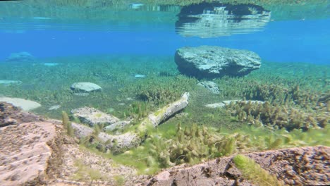 bajo el agua el lago más claro del mundo
