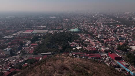 Vuelo-Sobre-La-Basilica-De-Guadalupe-En-La-Ciudad-De-Mexico