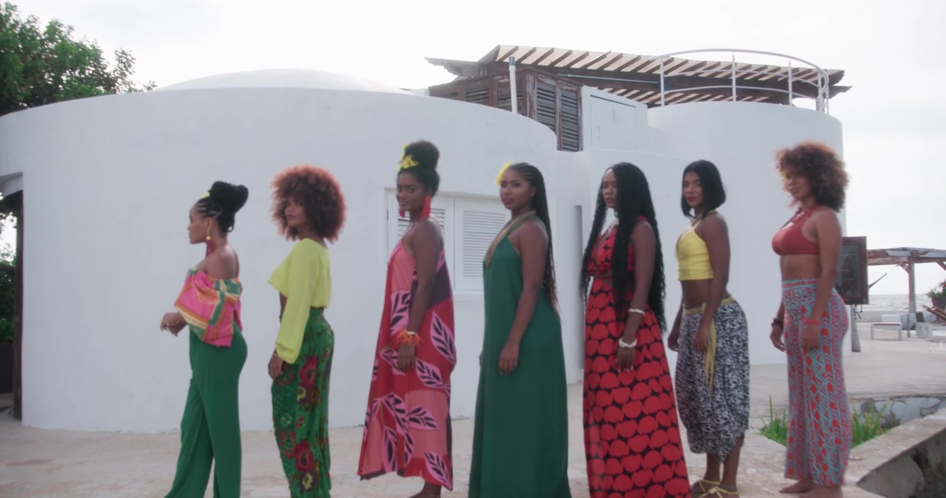 Zeven mooie vrouwen als modellen van Colombiaanse schoonheid.