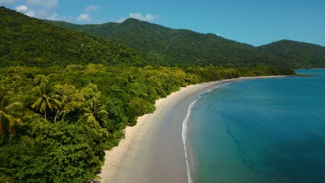 Cape-Tribulation-tropical-beach-at-Daintree-Rainforest,-Australia