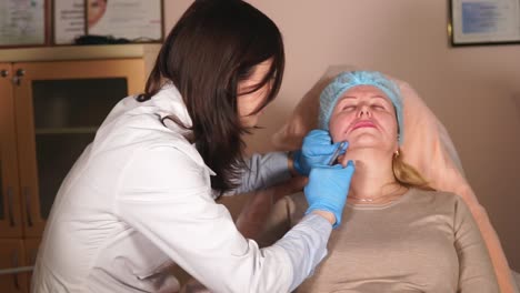 cosmetic facial injection procedure